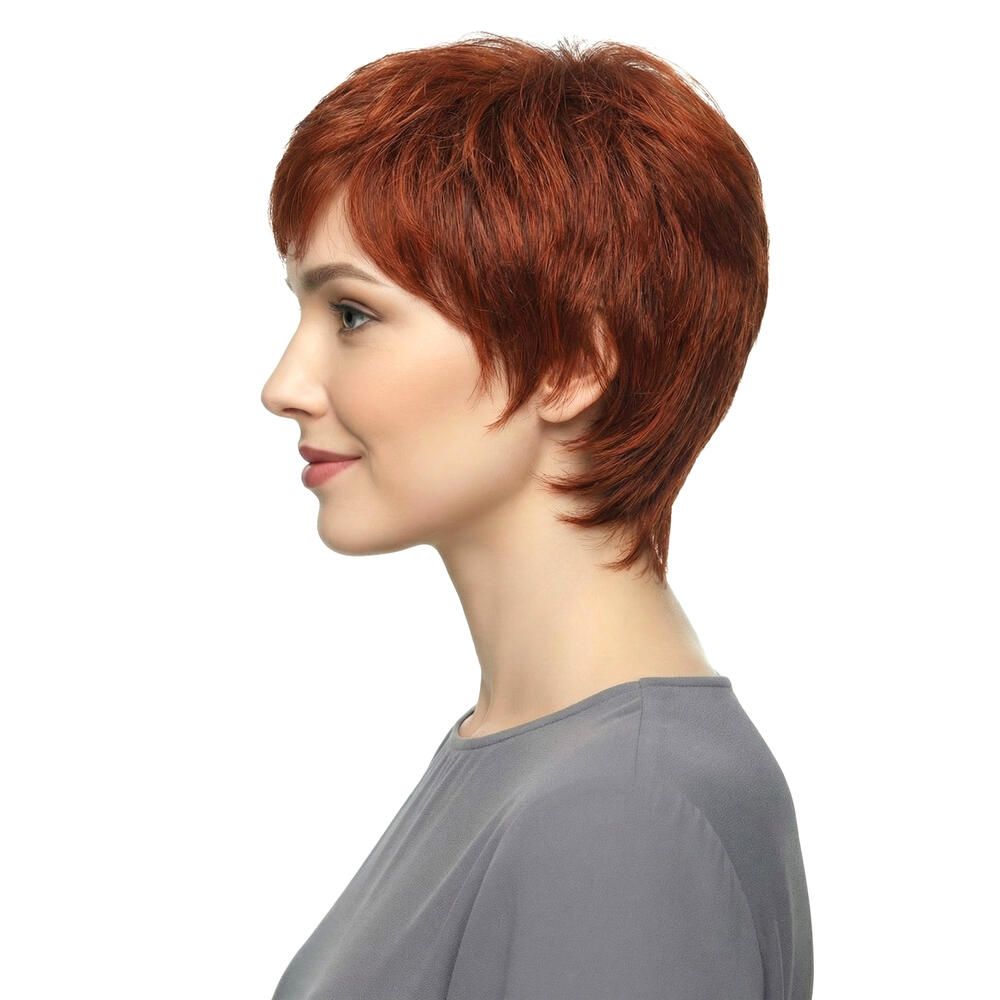 Kurzhaarperücke in Rotbraun. Seitenansicht einer Frau. Graues Oberteil.