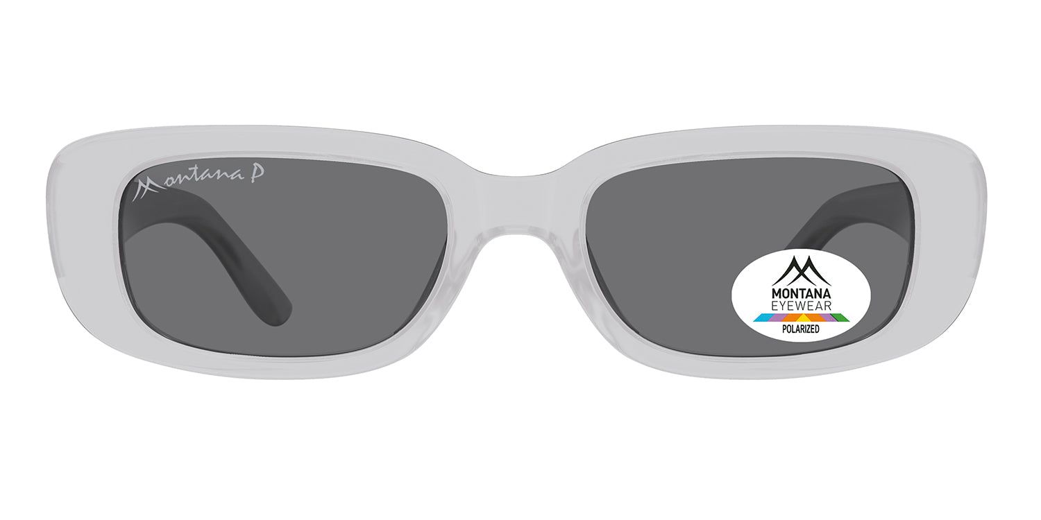 Sonnenbrille mit grau getönten Gläsern und hellem Rahmen. Auf einem Glas befindet sich ein Aufkleber mit Logo und Schriftzug.