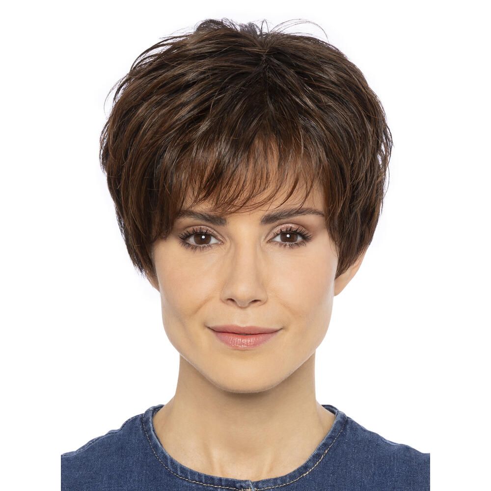 Kurzhaarperücke in Braun mit Pony. Frontale Ansicht einer Frau.