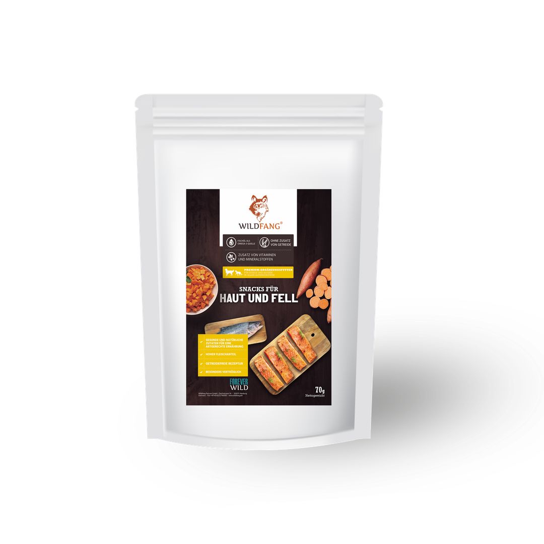 Weiße Tüte mit Aufdruck. Aufdruck mit Produktbildern und Text. Marke: WILDFANG. Snacks für Haut und Fell.