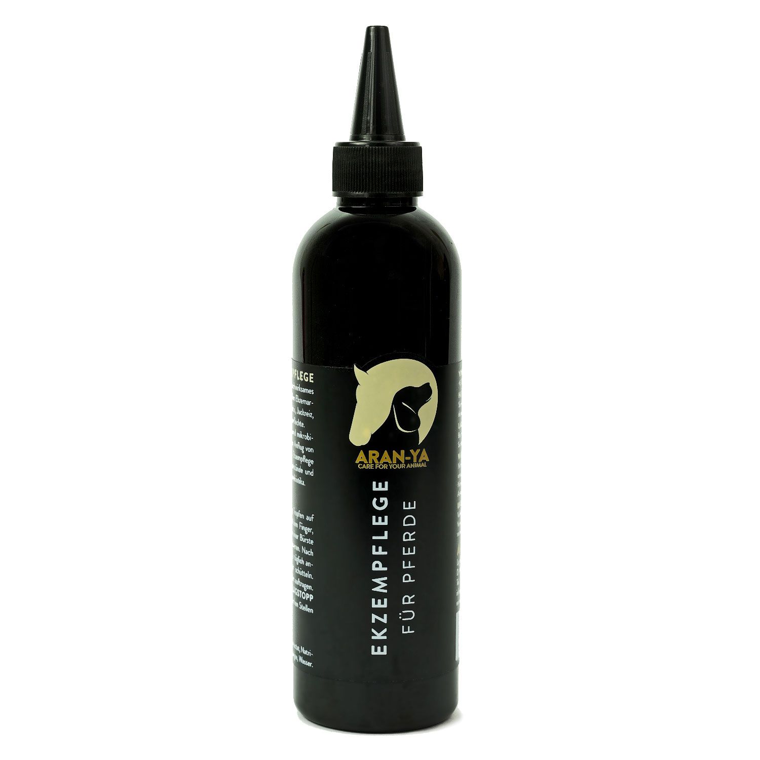 Schwarze Flasche mit spitzem Applikator. Aufschrift: ARAN-YA, Ekzempflege für Pferde. Goldfarbenes Logo mit Pferdekopf.