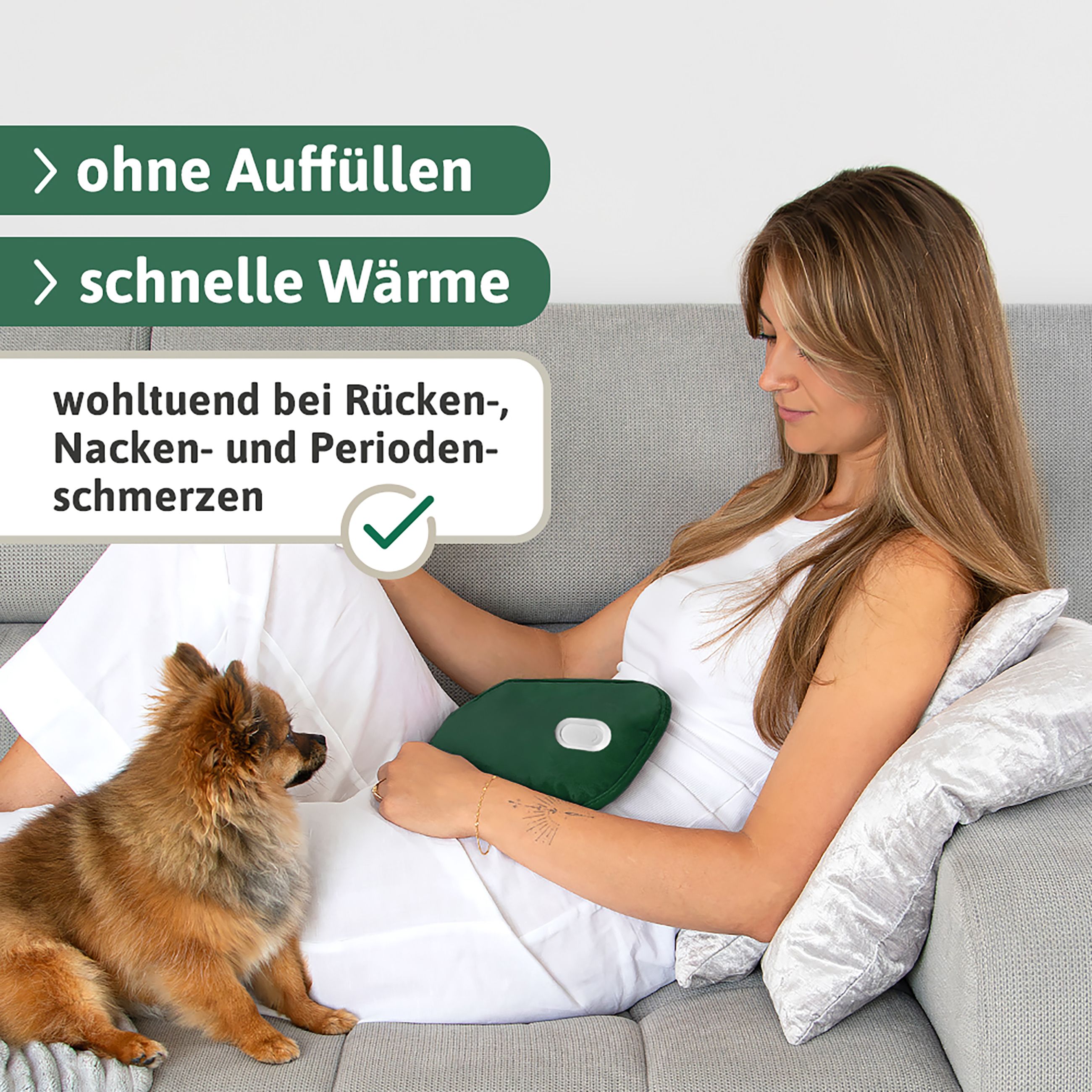 Frau sitzt mit grüner Wärmflasche. Text: ohne Auffüllen, schnelle Wärme, wohltuend bei Rücken-, Nacken- und Periodenschmerzen.