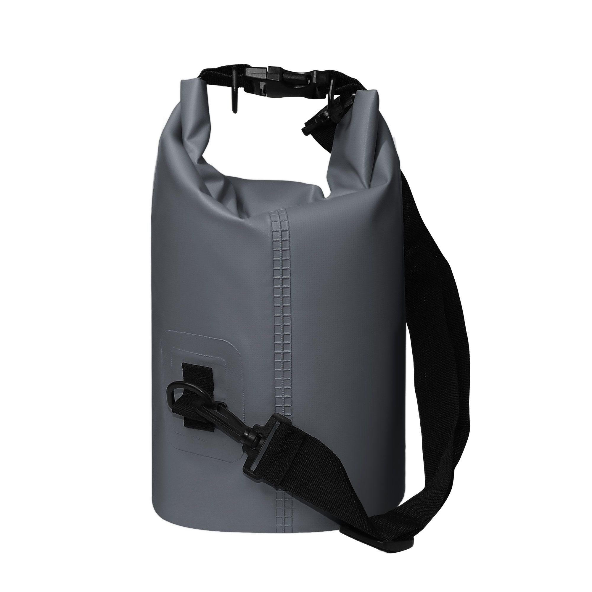Grauer Packsack mit schwarzem Schultergurt. Schwarzer Karabinerhaken. Wasserdichtes Material. Nahtdetails auf der Rückseite.
