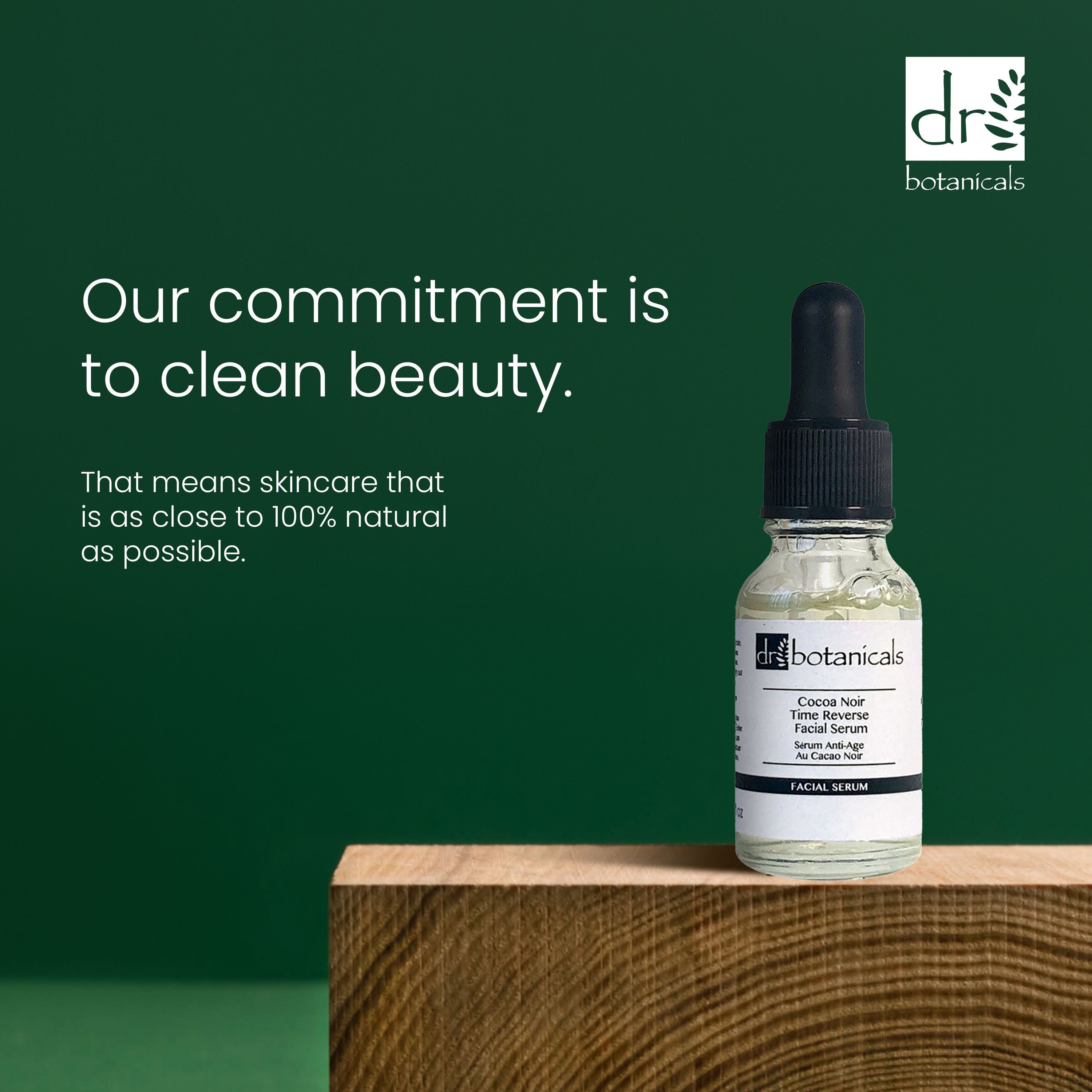 Produktflasche auf Holzblock. Text: 'Our commitment is to clean beauty'.