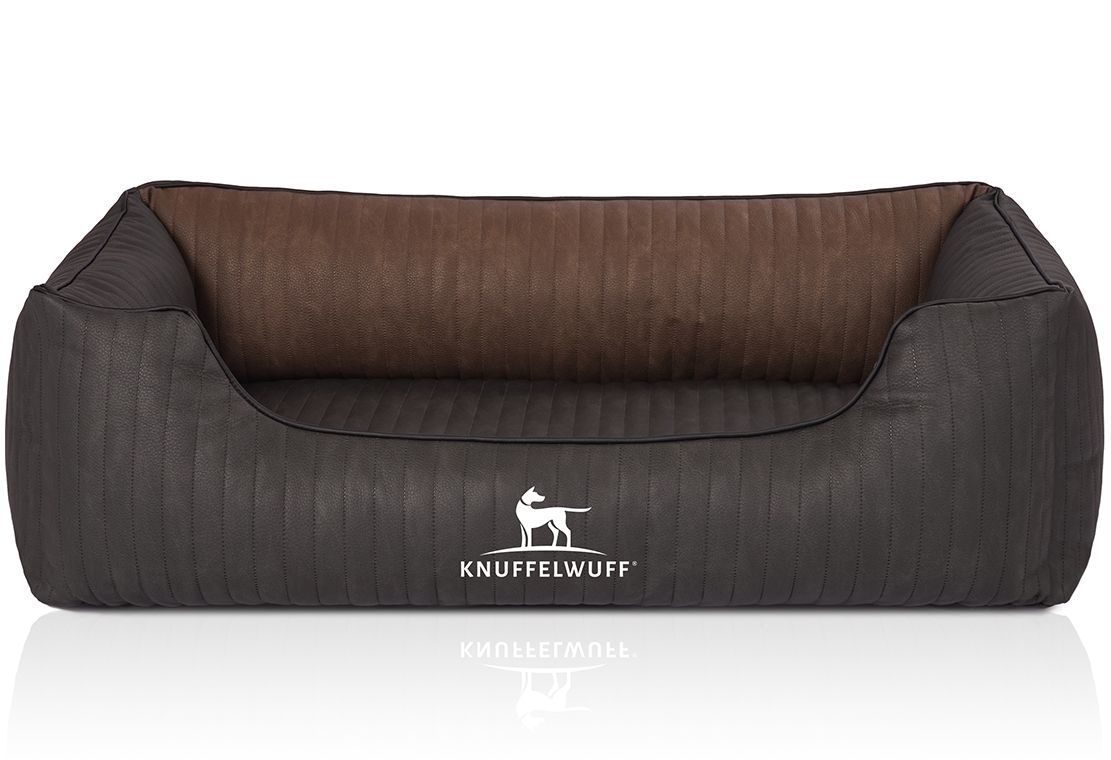 Orthopädisches Hundebett Outback, dunkelbraun und braun. Mit Logo Knuffelwuff. Gesteppte Oberfläche, rechteckige Form.
