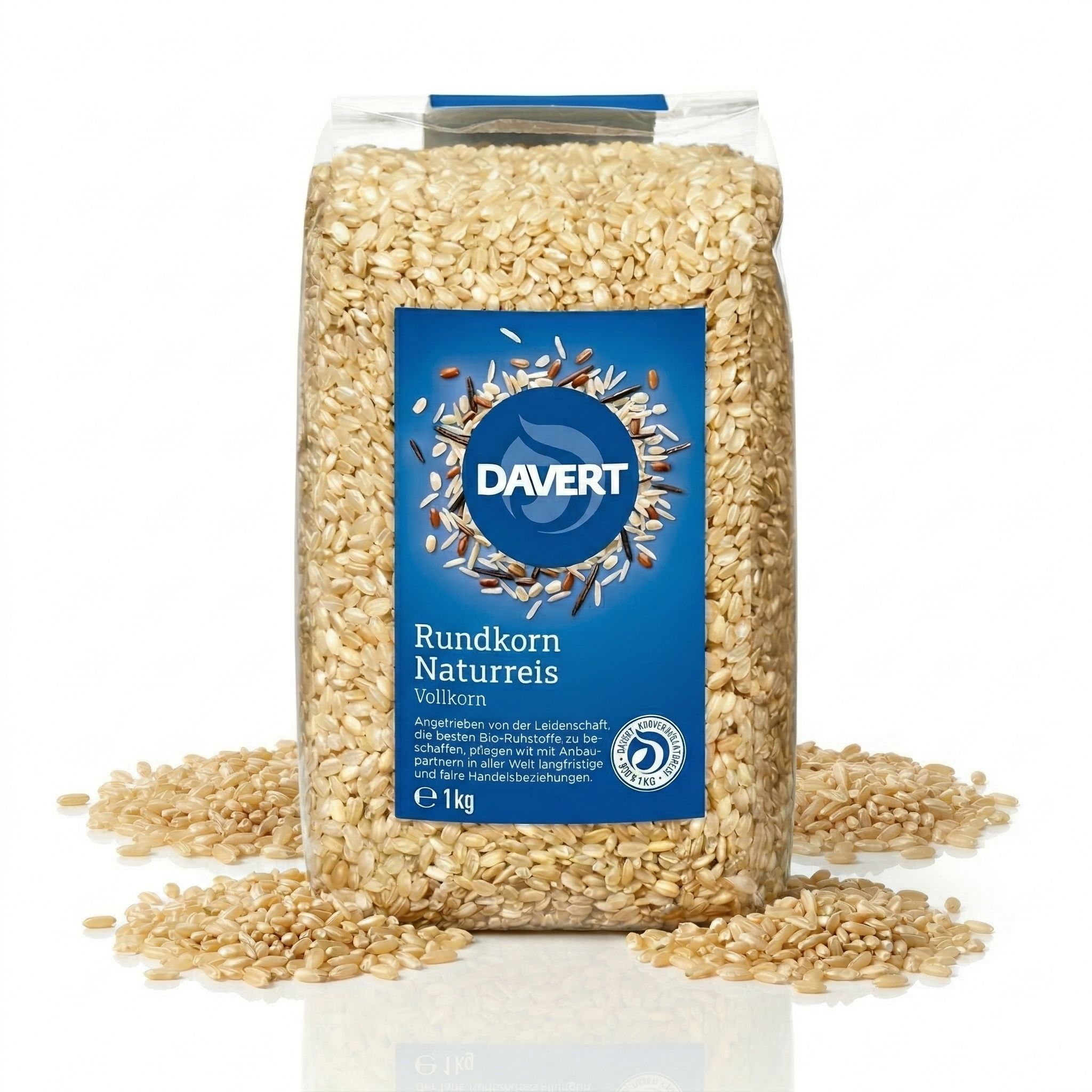 Davert Rundkorn Naturreis, 1kg Packung Vollkornreis, mit verstreutem Reis.