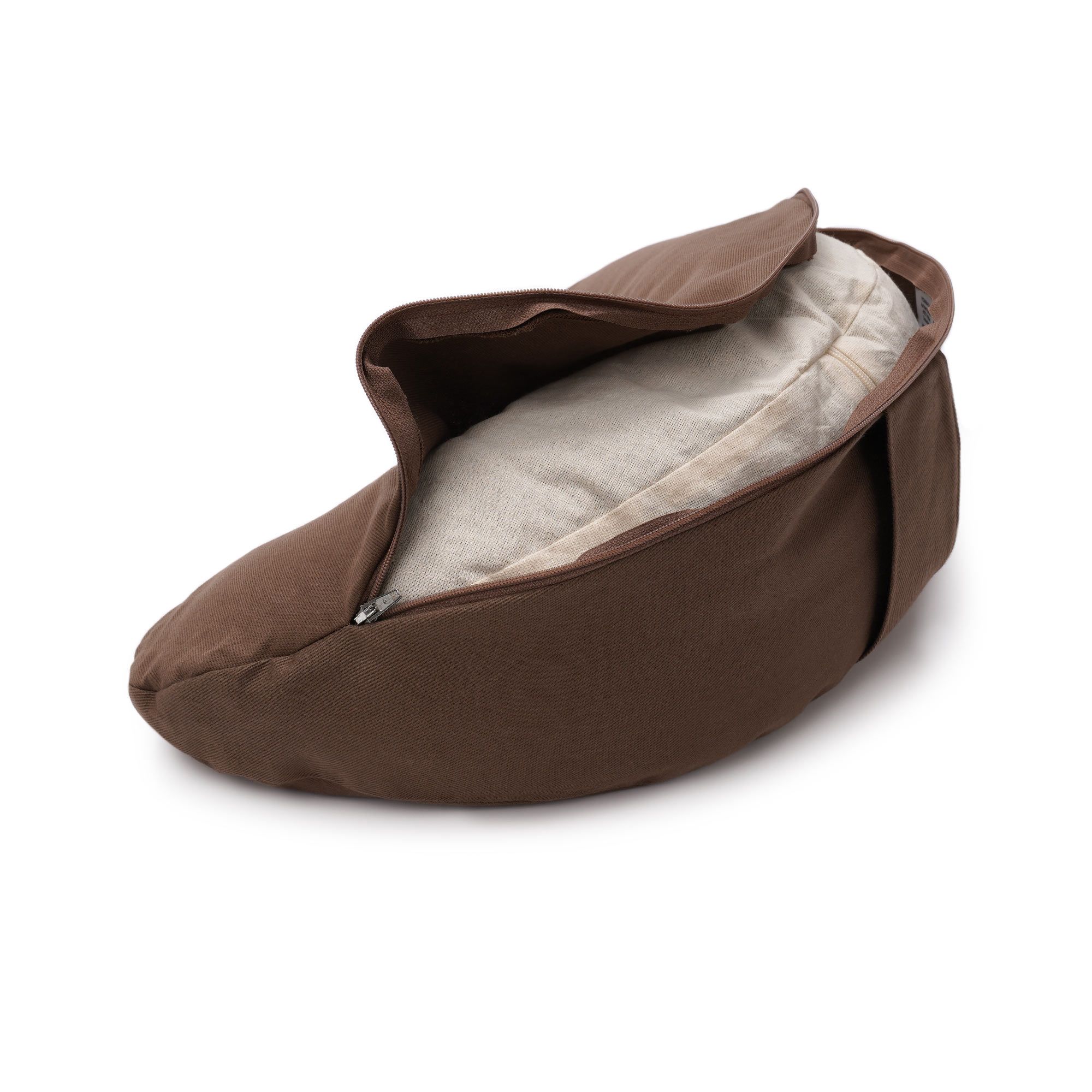 Brauner Yogabox Glückssitz® Mond Kissen mit geöffnetem Reißverschluss.