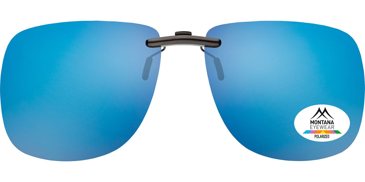 Clip-on-Sonnenbrille mit blauen Gläsern. Schwarzer Rahmen. Montana Eyewear-Logo und Polarized-Schriftzug.