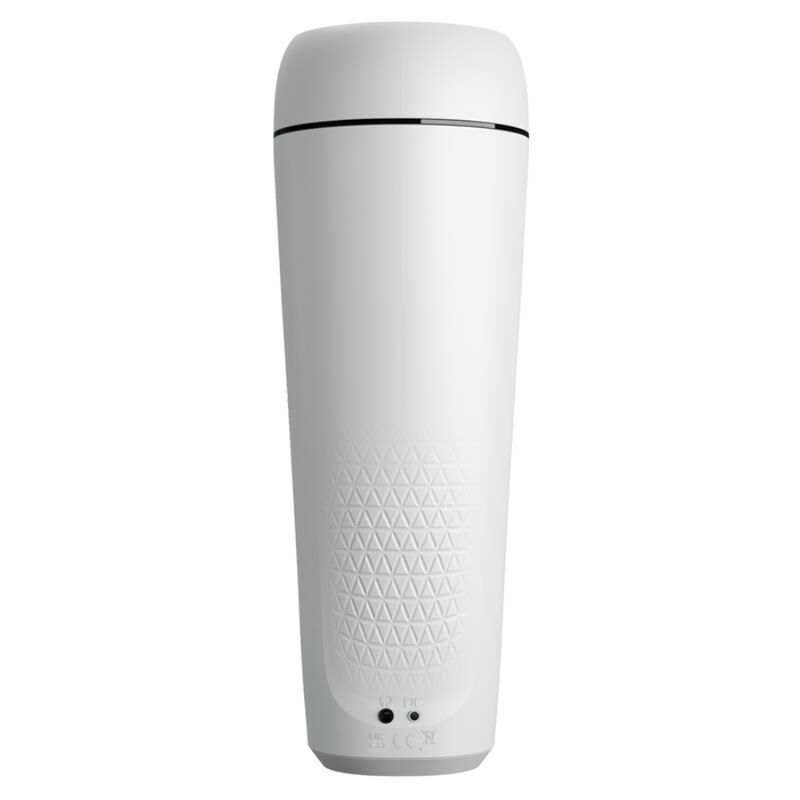 Weißes, zylinderförmiges Gerät mit abgerundeter Oberseite. Unterseite mit dreieckigem Muster und zwei Öffnungen. Keine Knöpfe.