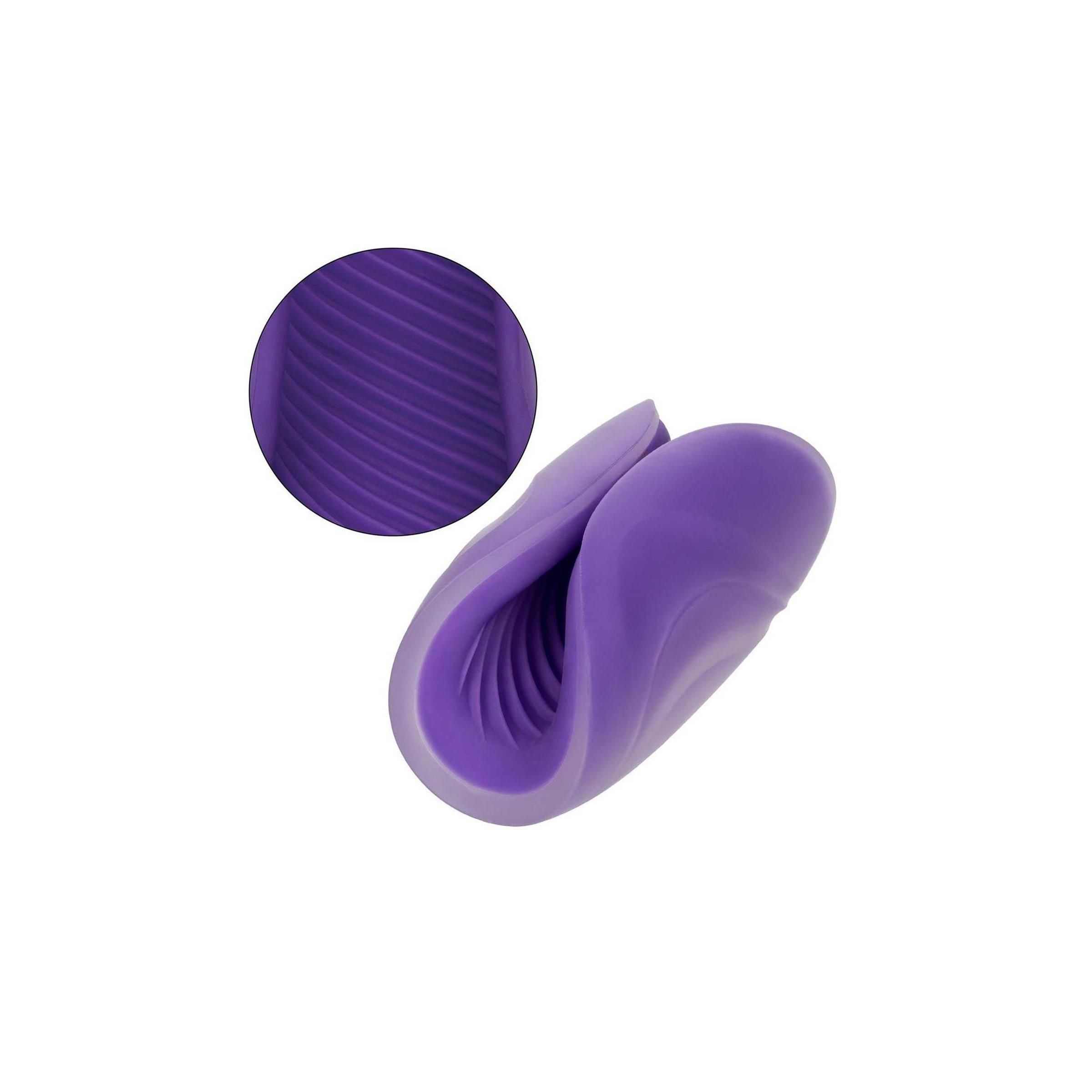 Lila Produkt mit gewellter Innenstruktur. Detailansicht der Textur. Auf weißem Hintergrund.