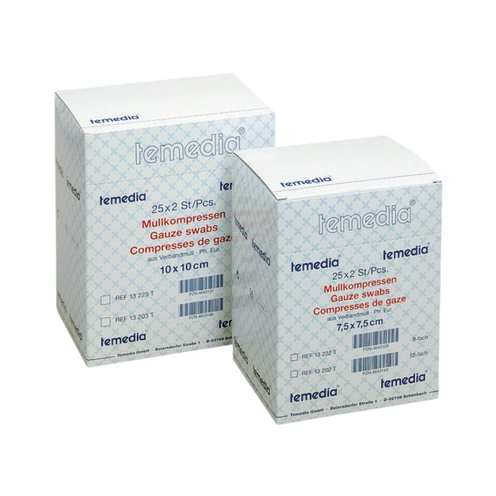 Zwei Kartons mit Mullkompressen. Aufdruck: temedia, 25x2 Stück, 10x10 cm und 7,5x7,5 cm. Produktbezeichnung in Deutsch, Englisch und Französisch.