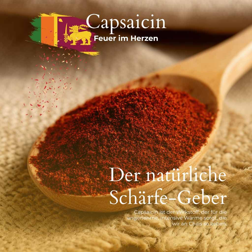 Holzlöffel mit Chili-Pulver. Aufschrift: Capsaicin Feuer im Herzen. Text: Der natürliche Schärfe-Geber.