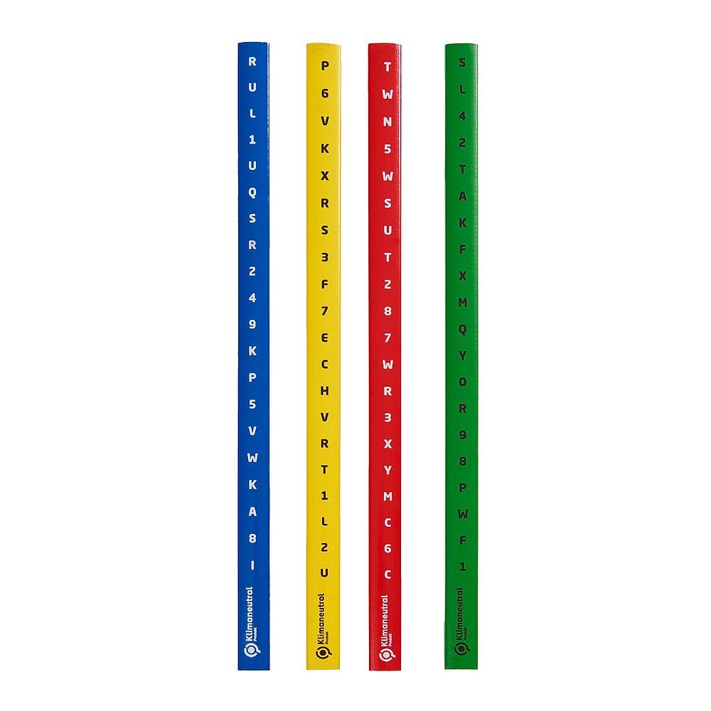 Vier farbige Vision Sticks mit Buchstaben. Blau, gelb, rot und grün. Klimaneutral-Logo.