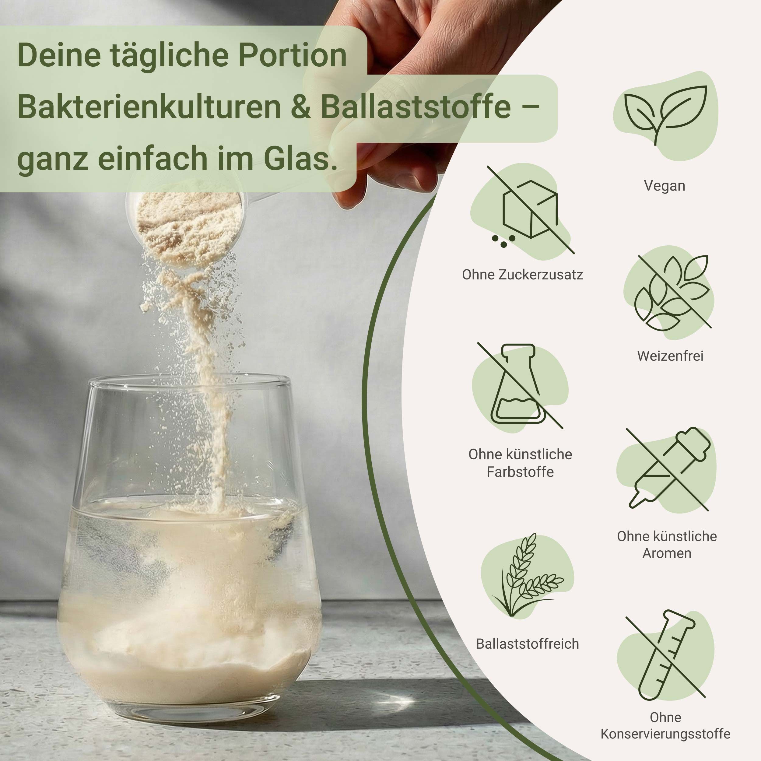 Pulver wird in Glas mit Wasser gegeben. Text: Vegan, ohne Zuckerzusatz, weizenfrei, ohne künstliche Farbstoffe, Aromen, Konservierungsstoffe.