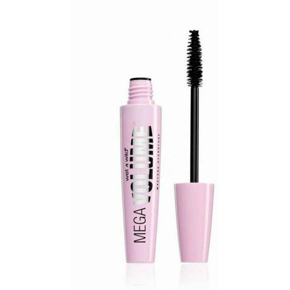 Rosa Mascara-Tube mit schwarzer Schrift. Der Deckel ist abgenommen und der Pinsel ist sichtbar. "MEGA VOLUME" steht auf dem Tube.