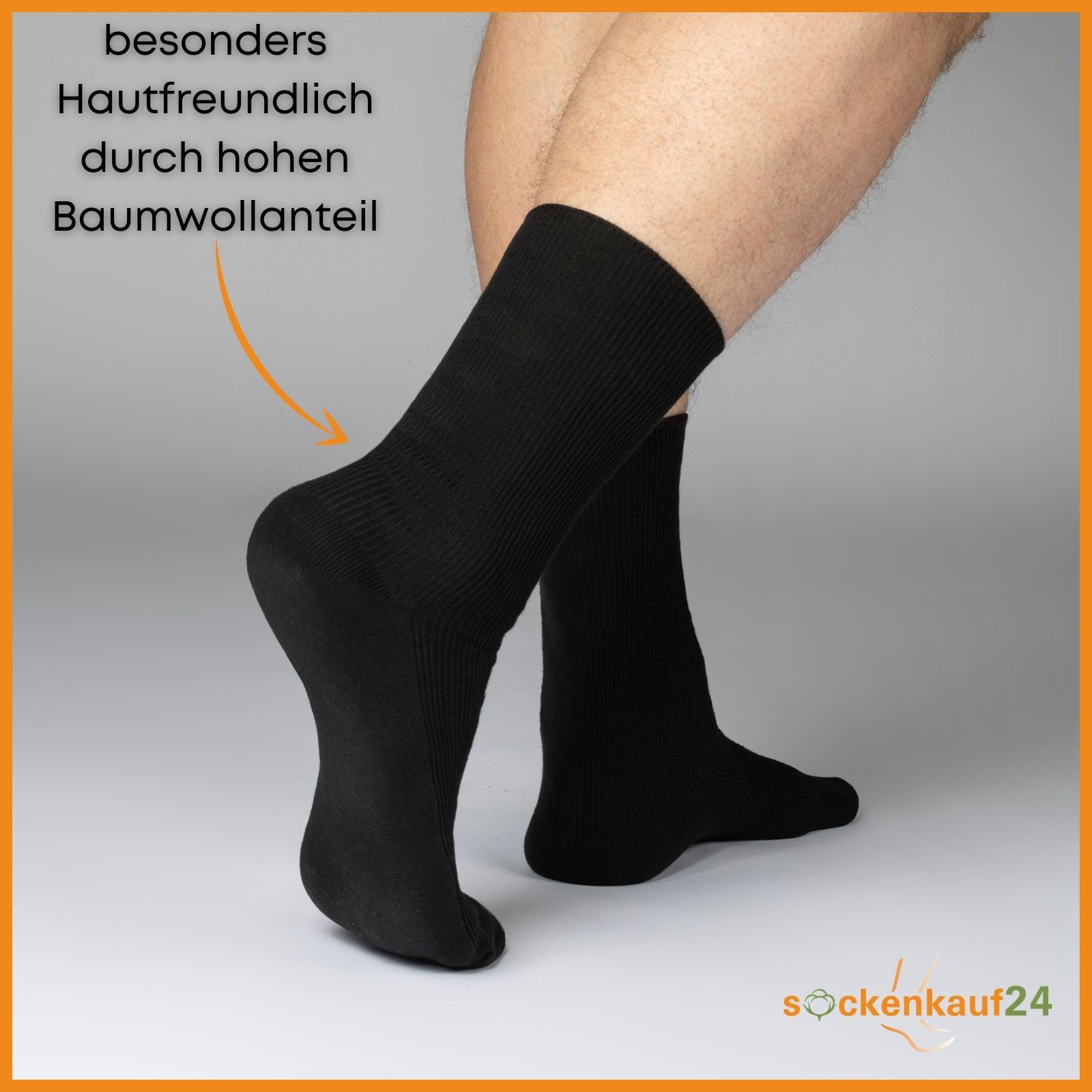 Schwarze Socke am Fuß. Text: besonders hautfreundlich durch hohen Baumwollanteil. Text: sockenkauf24.