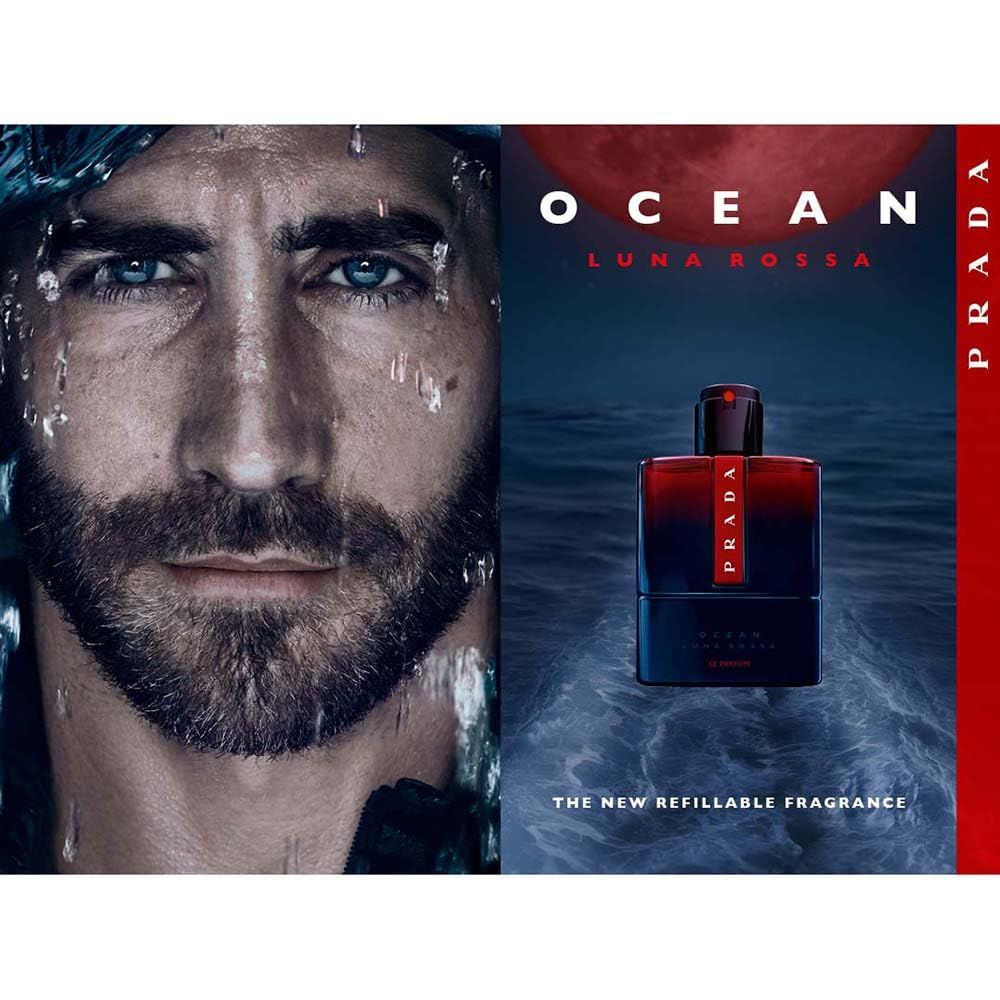 Gesicht eines Mannes und Flakon Prada Luna Rossa Ocean Le Parfum. Rotes Prada-Logo. Text: The New Refillable Fragrance.