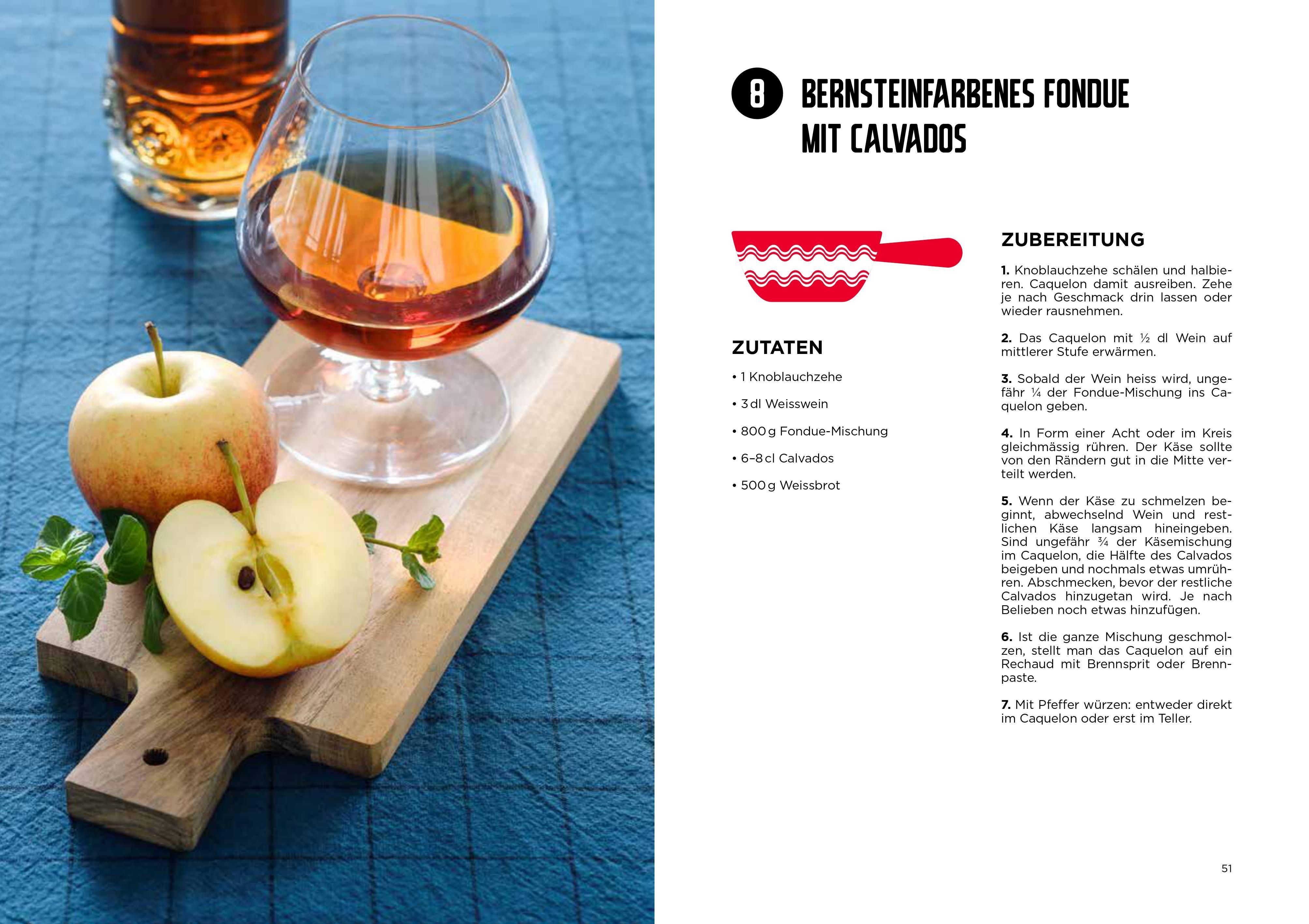 Offene Buchseite mit Rezept für Fondue. Glas mit Calvados, Apfel, Holzbrett, grüne Blätter.