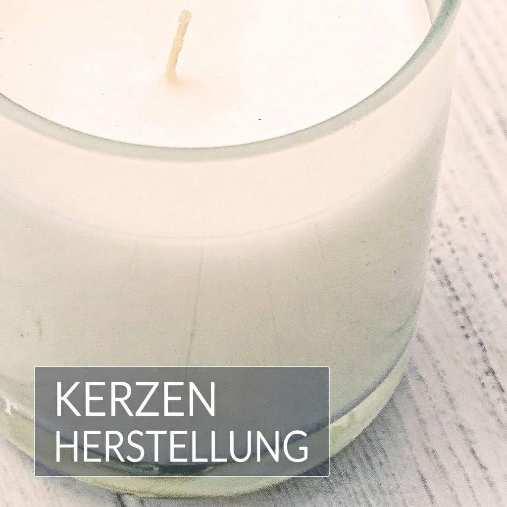 Kerzenherstellung: Glasbehälter mit weißer Kerze.