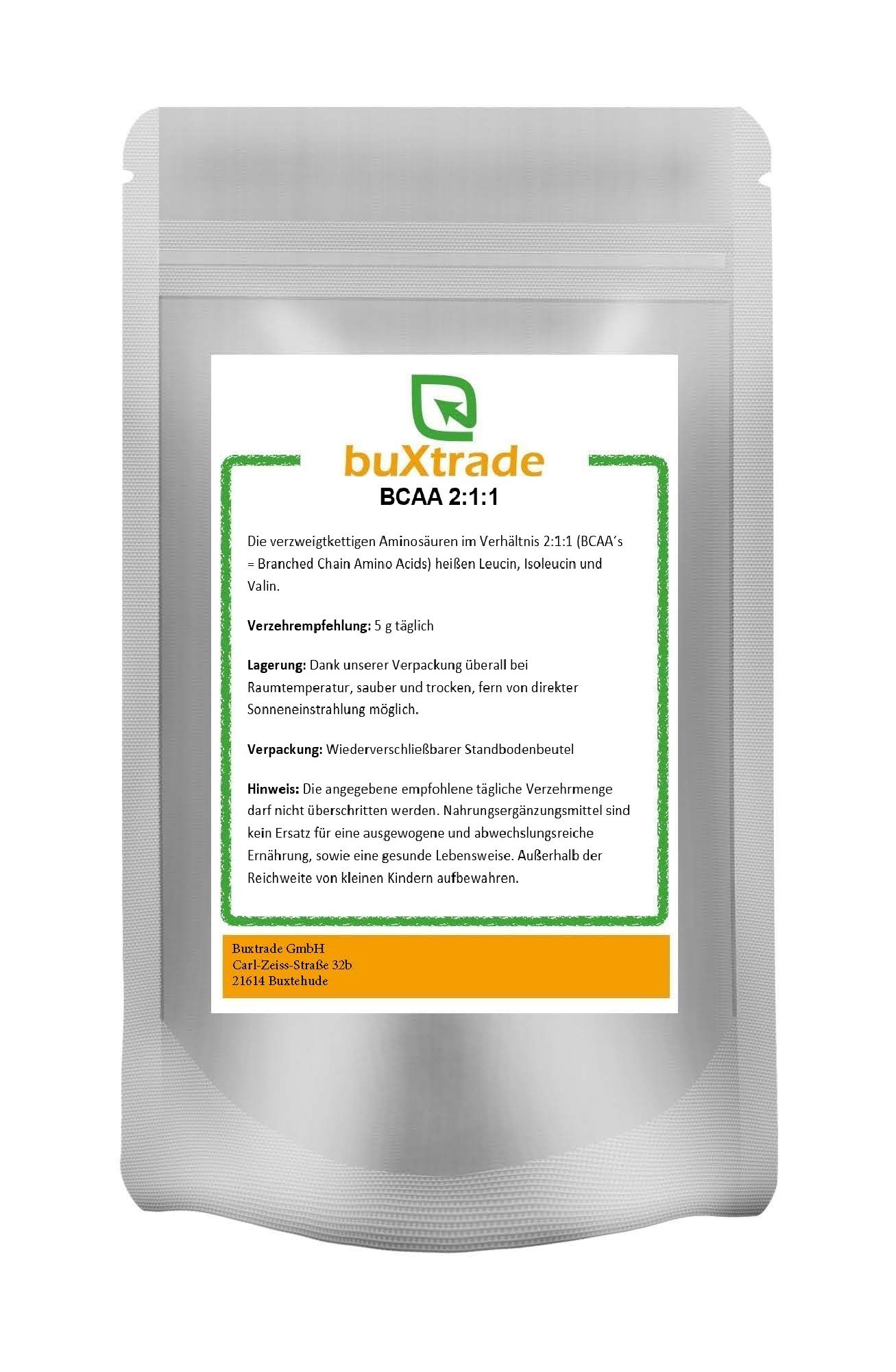 Buxtrade BCAA 2:1:1 Pulver in einem wiederverschließbaren Standbodenbeutel. Enthält Aminosäuren Leucin, Isoleucin und Valin.