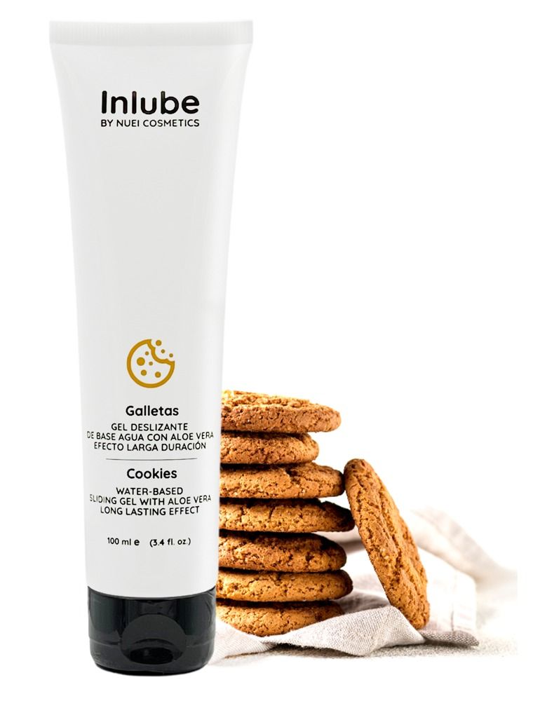 Weißes Gel in Tube mit schwarzem Deckel. Aufschrift: Inlube by NUEI Cosmetics, Cookies, Gleitgel mit Aloe Vera. Kekse daneben.