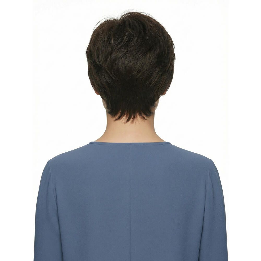 Kurzhaarperücke in Braun, Rückansicht. Das Haar ist kurz geschnitten und leicht gestuft.