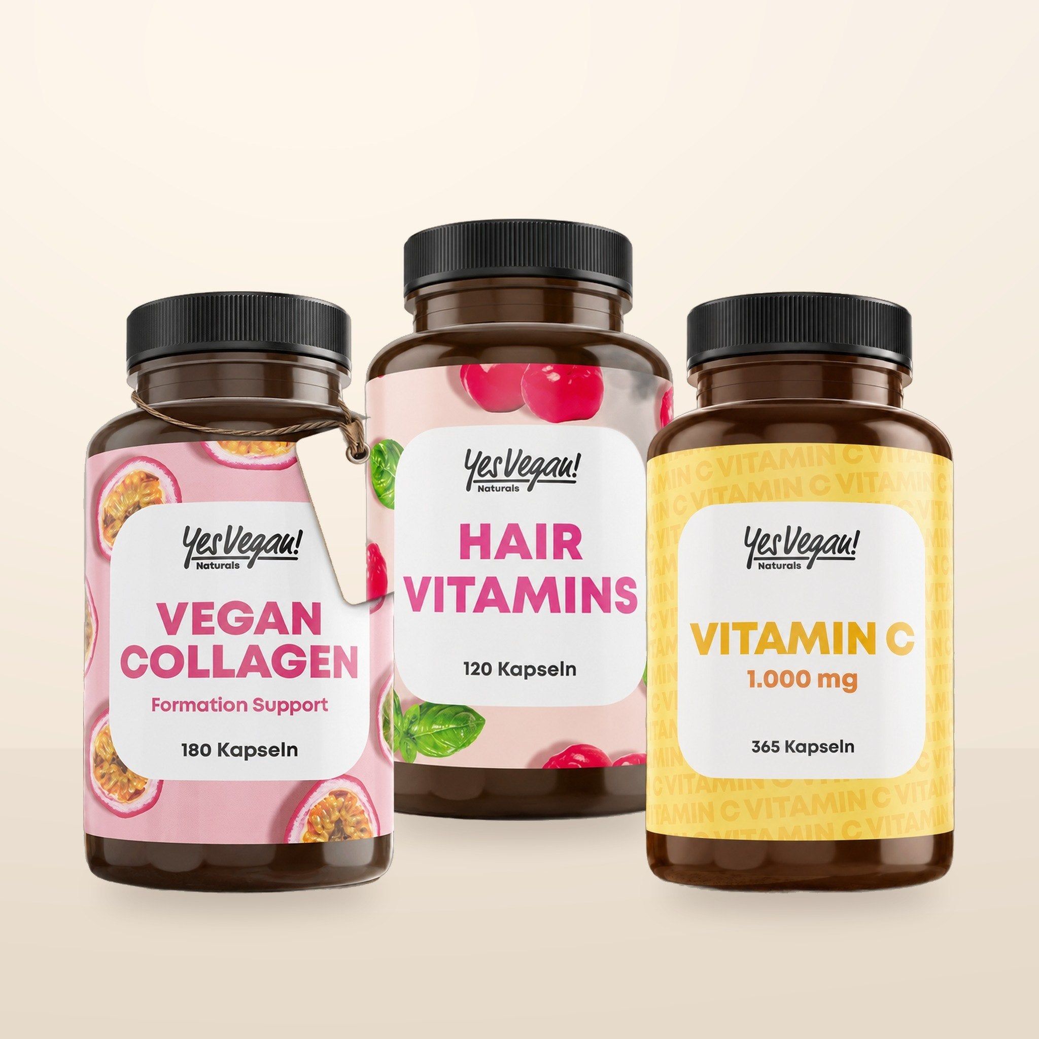 Drei Flaschen YesVegan! Nahrungsergänzungsmittel: Vegan Collagen, Hair Vitamins und Vitamin C.