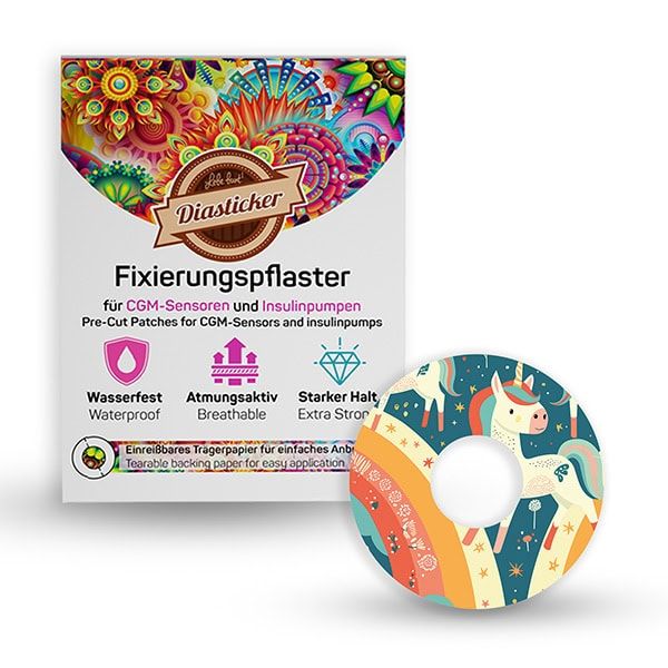 Fixierpflaster mit Einhorn-Design. Verpackung mit Produktlogo und Eigenschaften: wasserfest, atmungsaktiv, starker Halt. Einzelnes Pflaster daneben.