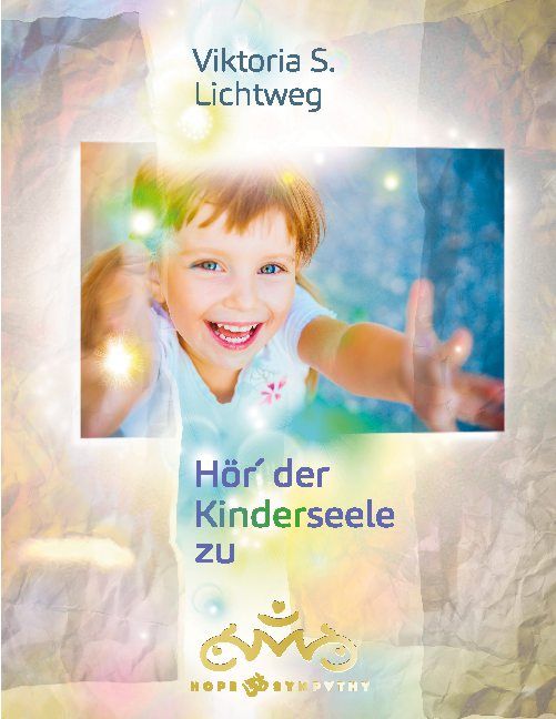 Buchcover mit lächelndem Kind. Titel: Hör der Kinderseele zu. Autor: Viktoria S. Lichtweg. Logo: Hope & Sympathy.