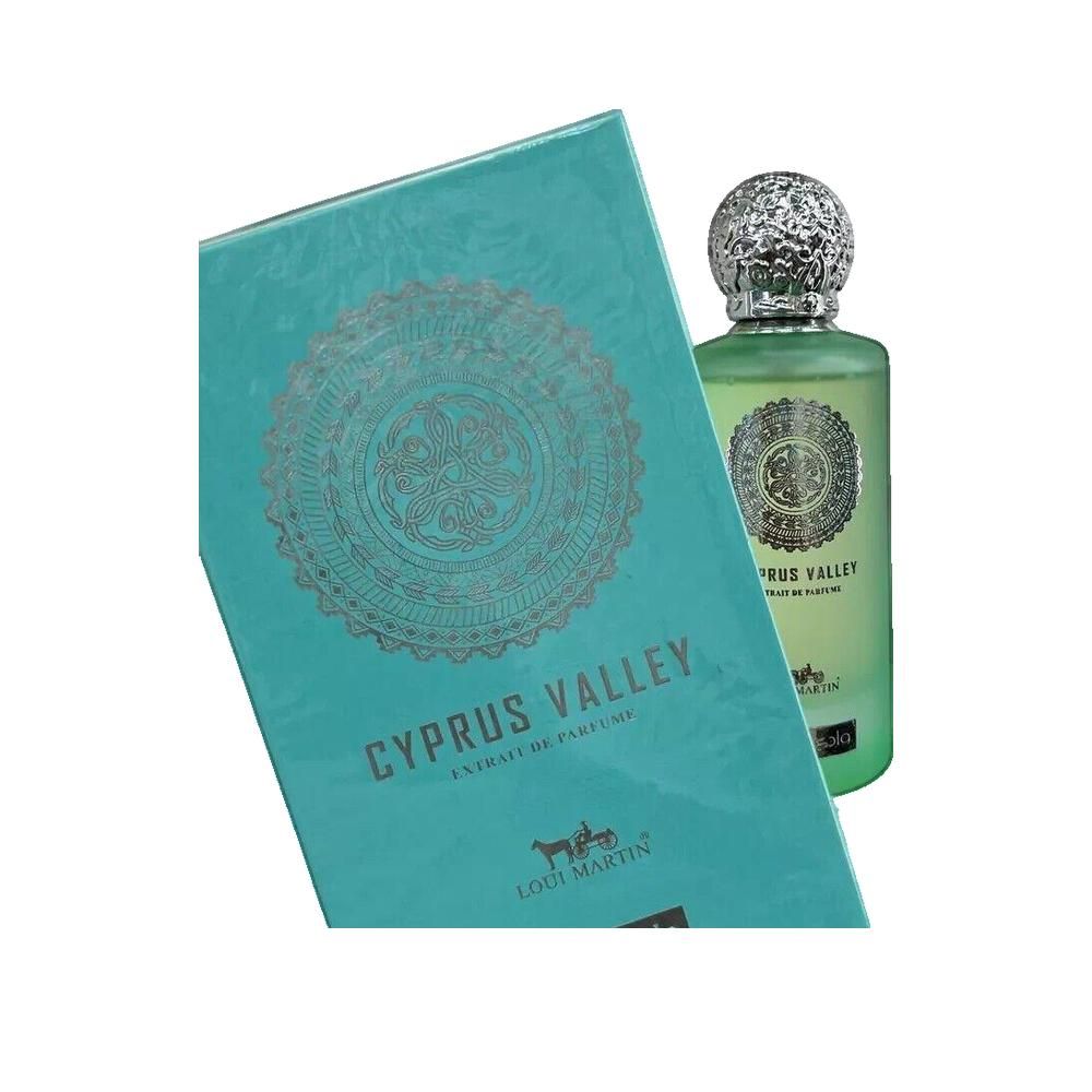 Türkisfarbene Schachtel und Flakon. Aufschrift: Cyprus Valley, Extrait de Parfum, Loui Martin. Flakon mit silberfarbenem Deckel.