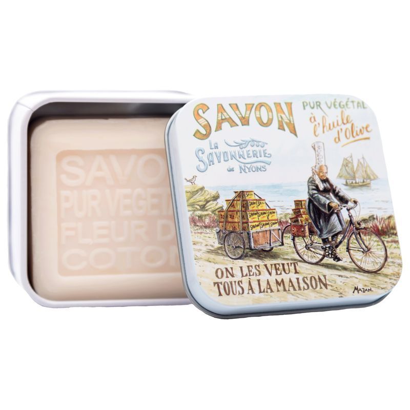 Quadratische Metallbox mit Seife. Deckel mit Illustration: Mann auf Fahrrad mit Anhänger, Text.