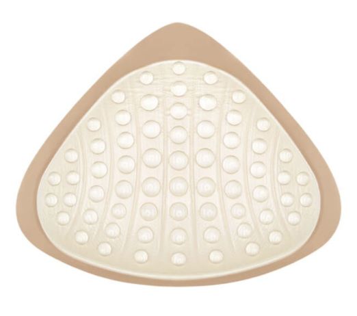 Brustprothese in Dreiecksform, hautfarben. Innenseite mit Noppenmuster.