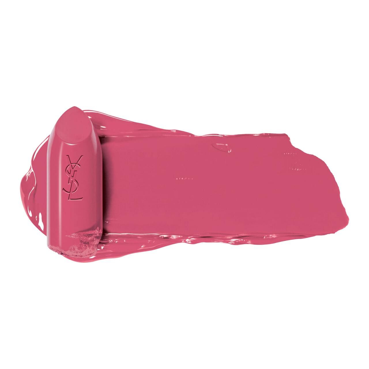 Rosa Lippenstift mit Logo, daneben ein Farbfleck. Auf weißem Hintergrund.
