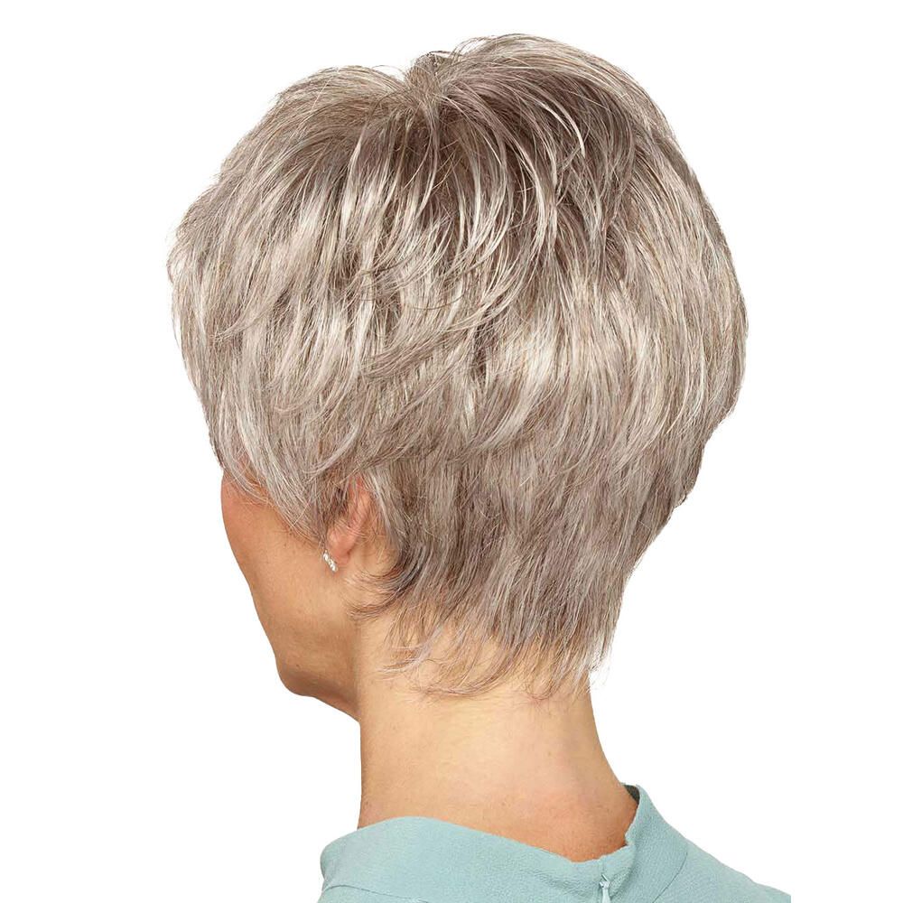 Kurzhaarperücke, graues Haar, Frau von hinten, hellblauer Oberteil.