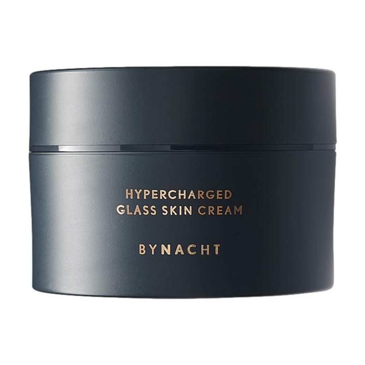 Dunkelblauer Tiegel mit goldfarbenem Text. Aufschrift: Hypercharged Glass Skin Cream, Bynacht.
