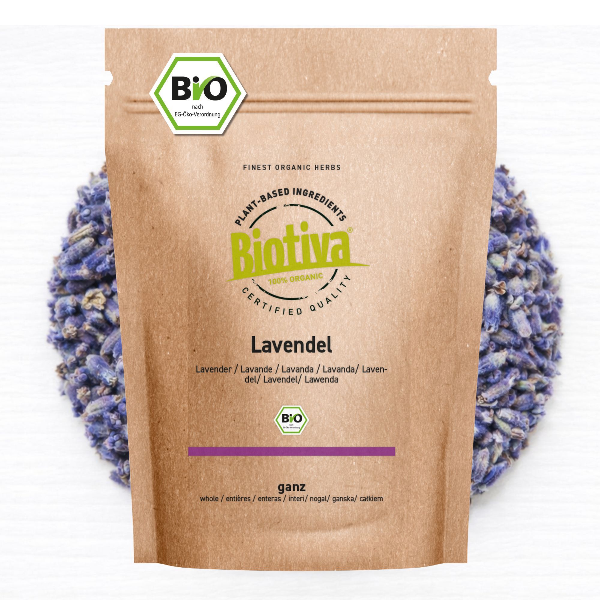 Braune Papiertüte mit Lavendelblüten. Logo und Produktbezeichnung 'Lavendel' und 'ganz' sichtbar. Bio-Siegel.