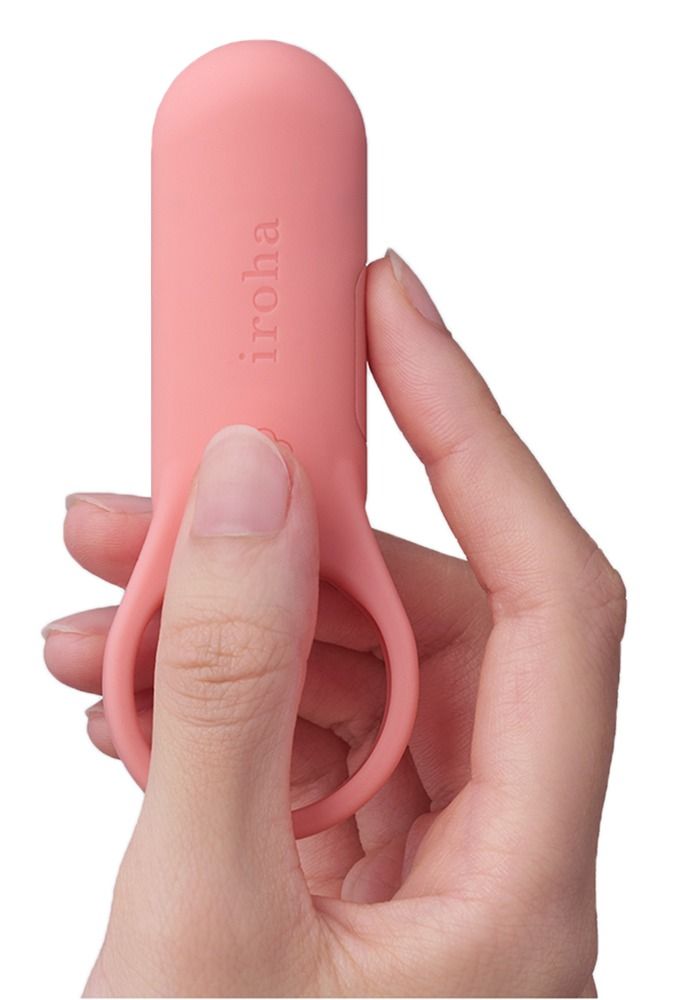 Rosa Vibrator mit Ring in Hand gehalten. Marke iroha.
