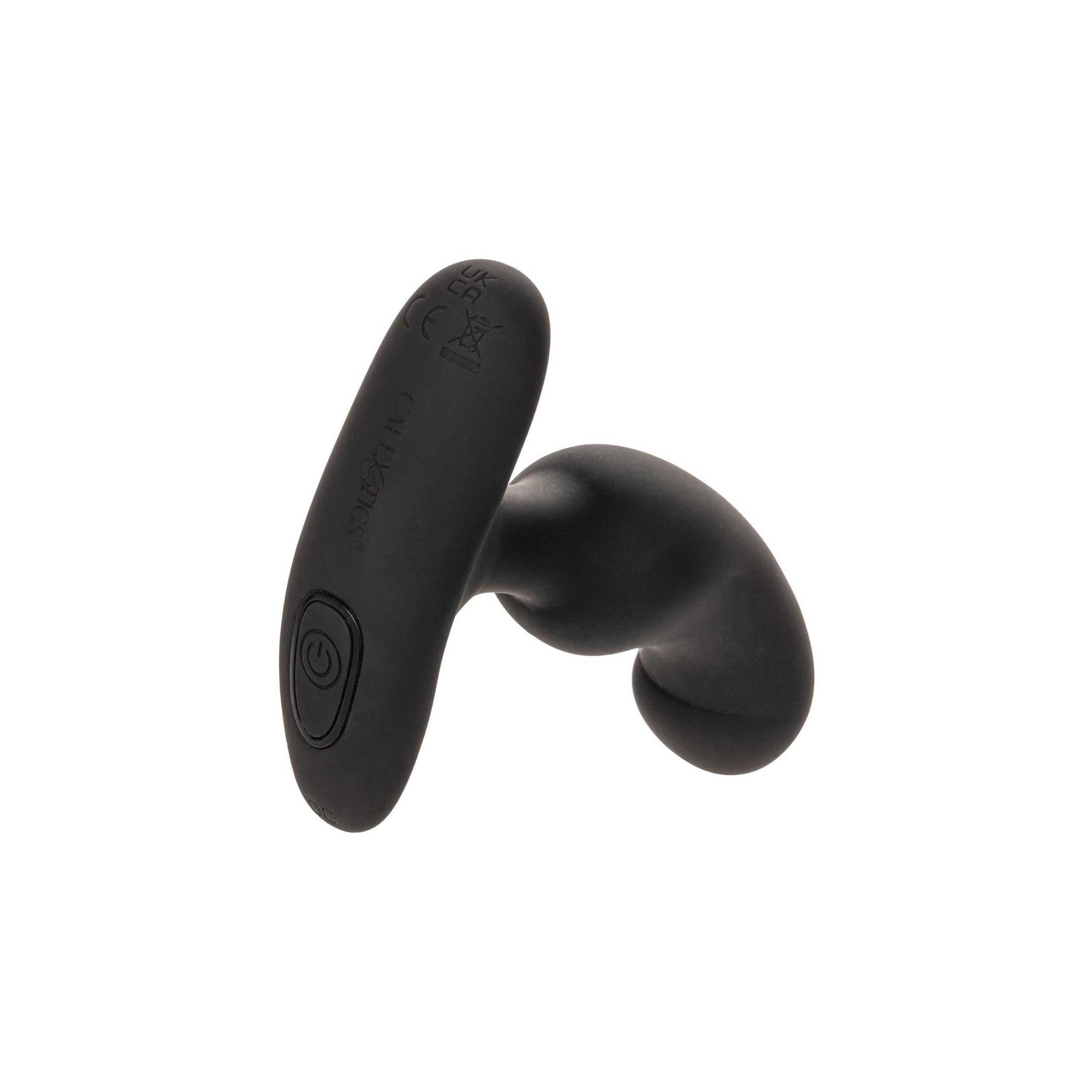 Schwarzer, gebogener Anal-Stimulator. Mit Bedienknopf und Logo. Gebogene Form mit abgerundeter Spitze und T-förmiger Basis.