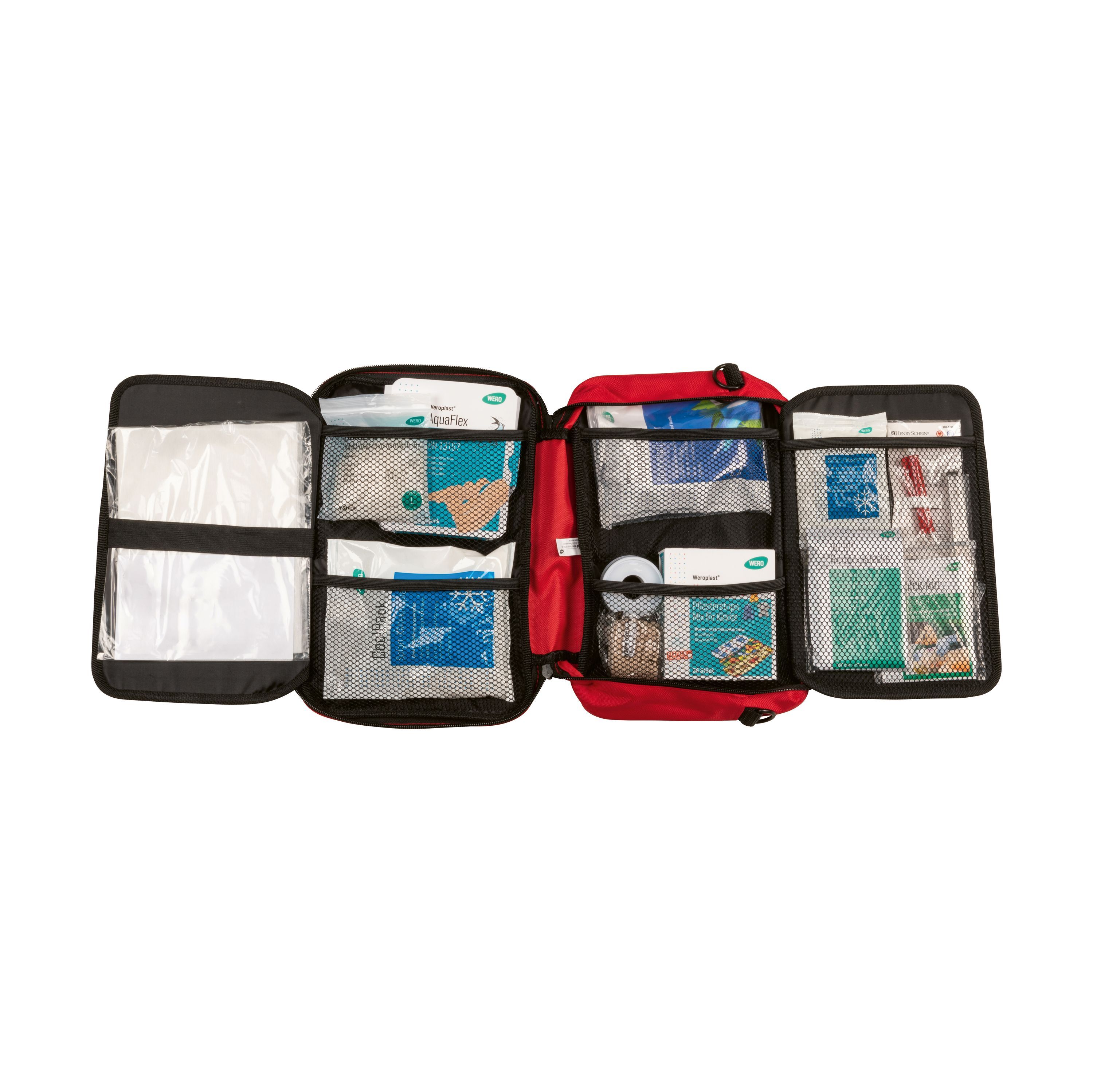Geöffnete rote Erste-Hilfe-Tasche. Innenaufteilung mit Fächern, gefüllt mit Verbandsmaterial und medizinischen Artikeln. Enthält auch eine Rolle Verband.