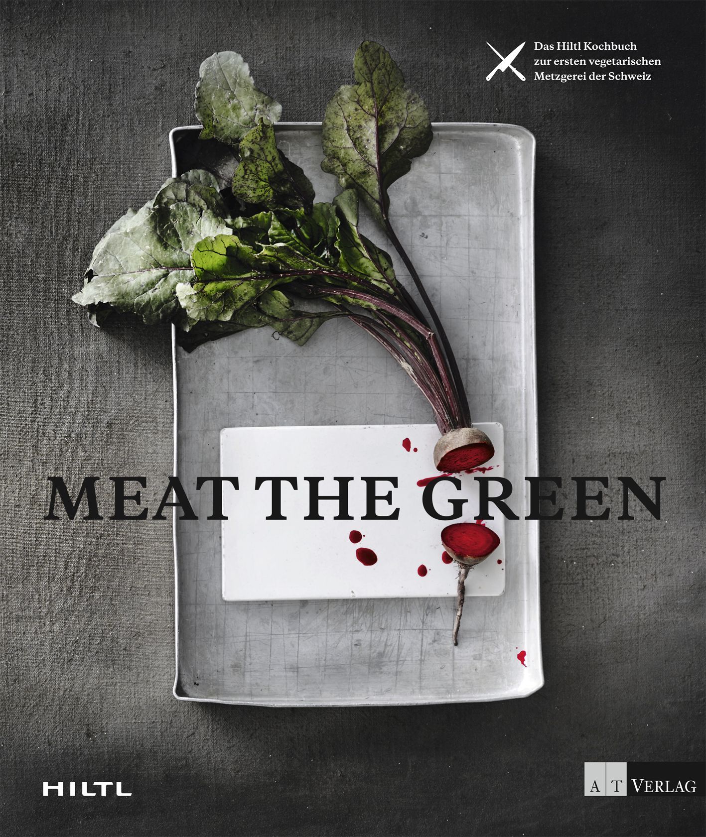 Buchcover mit dem Titel "Meat the Green". Auf einem Tablett liegen Rote Bete mit Blättern. Logo und Schriftzug "Hiltl" unten.