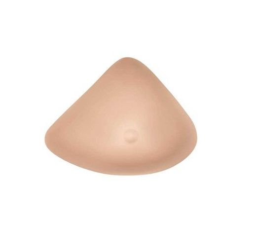 Brustprothese, mittlere Brustform, hautfarben. Tropfenförmig mit kleiner Erhebung.