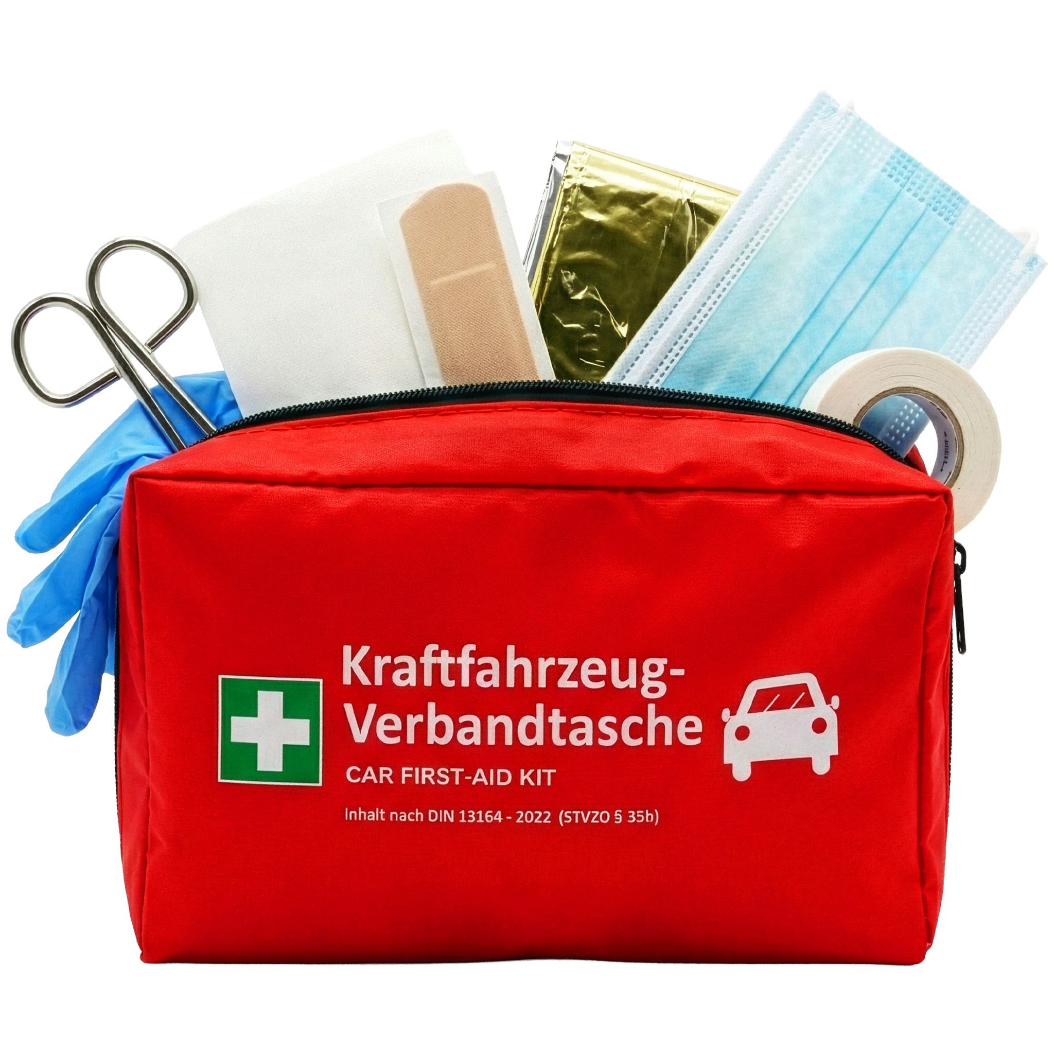 Rote KFZ-Verbandtasche, gefüllt mit Erste-Hilfe-Materialien. Enthält Schere, Handschuhe, Pflaster, Maske, Verband. DIN 13164.