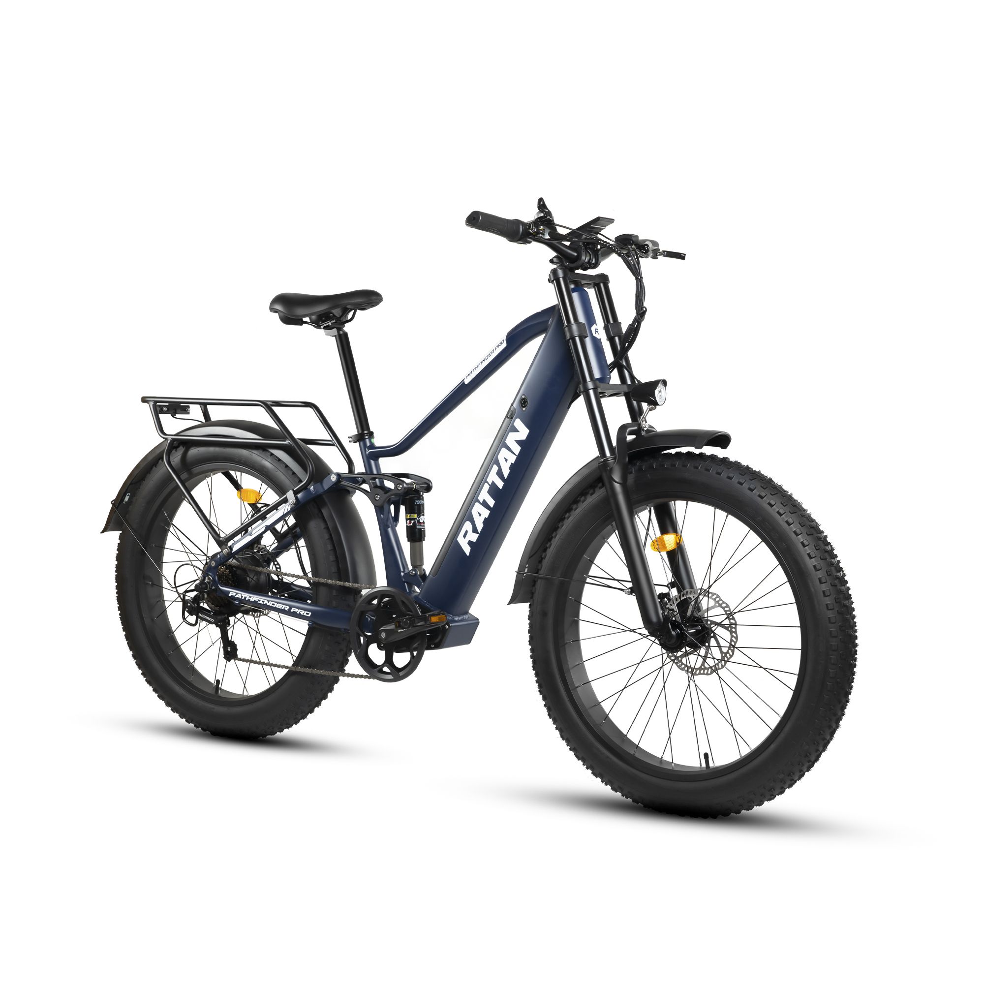 Blaues E-Bike mit breiten Reifen, Gepäckträger und RATTAN-Logo. Shimano 7-Gang-Schaltung.