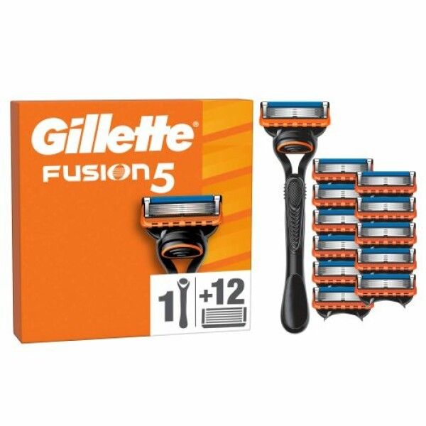 Gillette Fusion5 Rasierer-Set. Enthält Rasierer, Klingen und Ersatzklingen. Orangefarbene Verpackung mit Produktlogo.