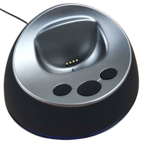 Senionex Lade-Dock für Notrufsystem. Schwarze Basis mit Ladekontakten und drei Tasten.