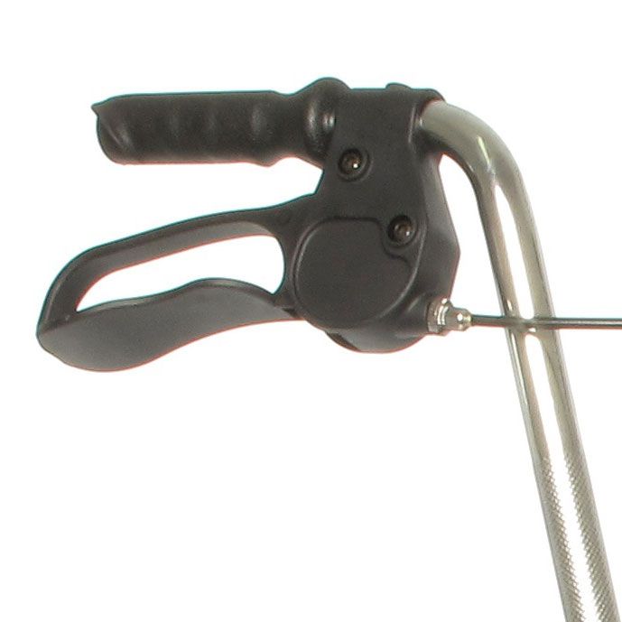 Rollator-Handgriff, schwarz, mit Bremshebel und Metallrohr. Detailaufnahme.