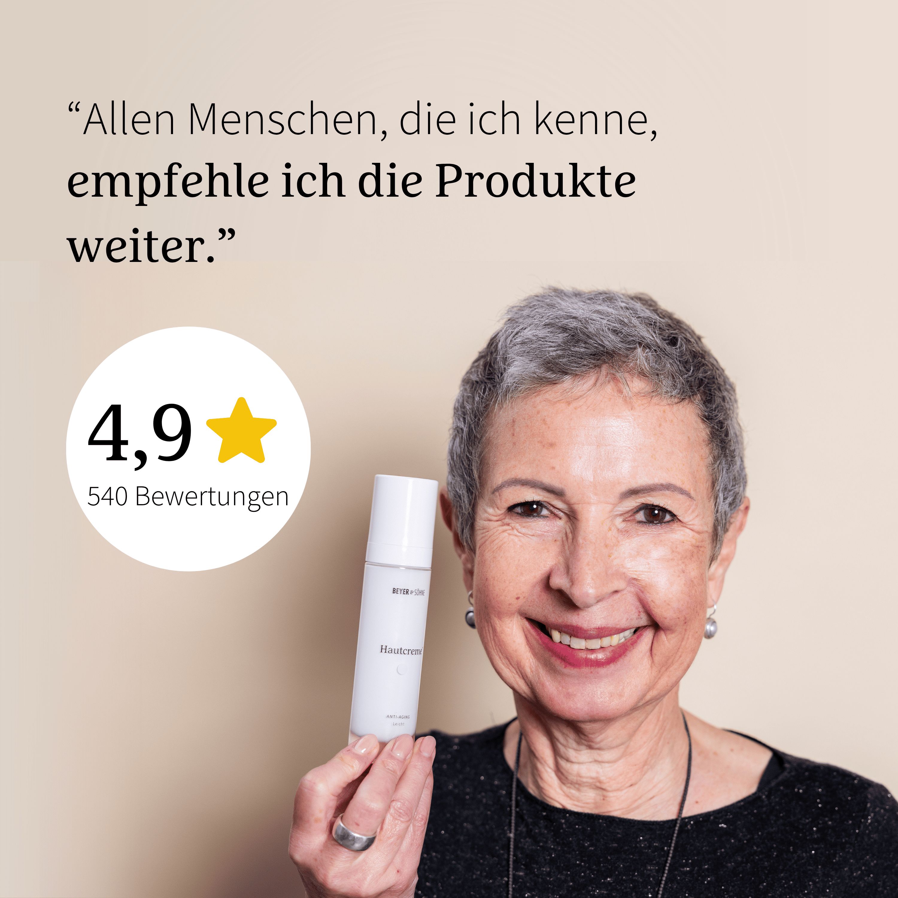 Frau hält Hautcreme-Spender. Zitat: Empfehle ich die Produkte weiter. Bewertung: 4,9 Sterne, 540 Bewertungen.