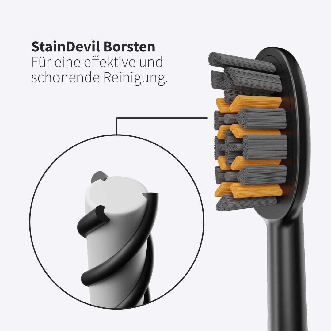 Schwarzer Bürstenkopf mit grauen und orangenen Borsten. Detailansicht der Borstenanordnung. StainDevil Borsten für Reinigung.