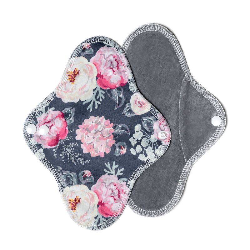 Zwei Stoffbinden mit Blumenmuster. Eine Seite mit grauem Stoff, die andere mit Blumenmuster in Rosa und Weiß auf grauem Grund. Druckknöpfe.