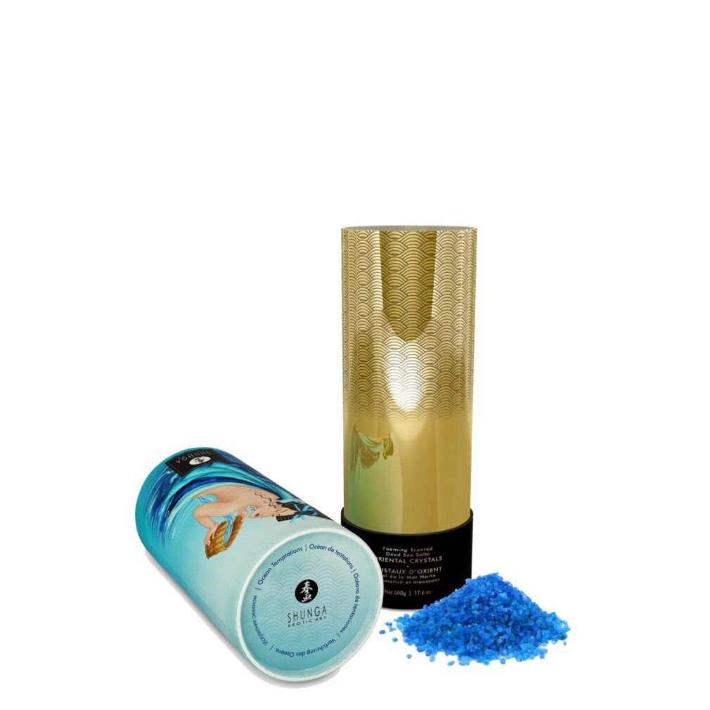 Zwei zylindrische Verpackungen, eine liegend, eine stehend. Blaues Salz daneben. Text: SHUNGA, Oriental Crystals.